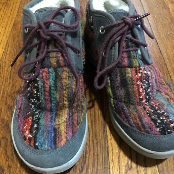 Merrell Shoes - Merrell multicolor fleece and suede booties (6.5)